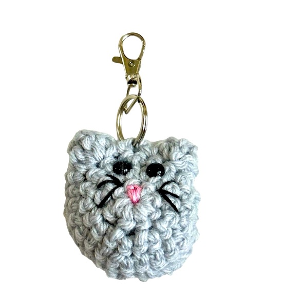 Hand Crafted Colorful Gray Cat Keychain Backpack Amigurumi Crochet Accessory - Picture 4 of 6